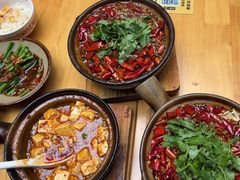 -有红鸡毛店·砂锅菜(抚琴夜市店)