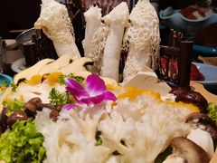 -老牌坊云南鱼豆花火锅(哈西万达店)