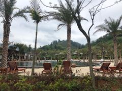 -腾冲洞山温泉村