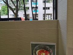 座位的窗外是组屋-龙海鲜螃蟹王(宏茂桥店)