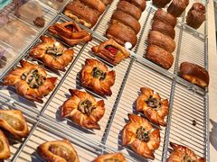 -VERIE BAKEHOUSE