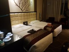 -昆明朗威酒店(昆明站火车站双桥夜市风情街店)