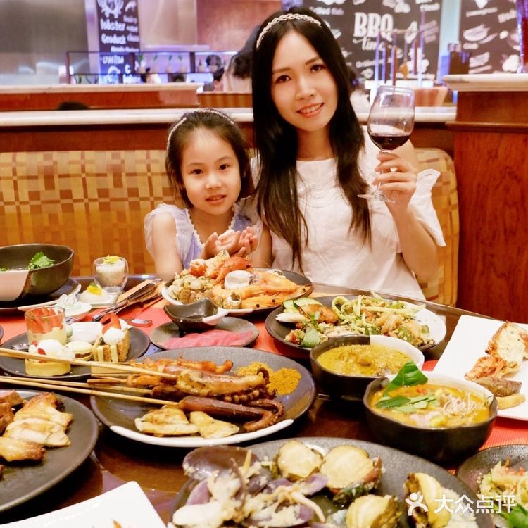 广州探店[加油]广州富力丽思卡尔顿酒店的Foods国际美食舞台