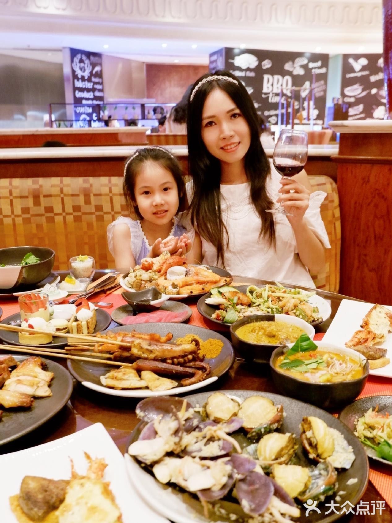 广州探店[加油]广州富力丽思卡尔顿酒店的Foods国际美食舞台