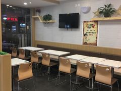 大堂-华莱士·全鸡汉堡(五爱道店)
