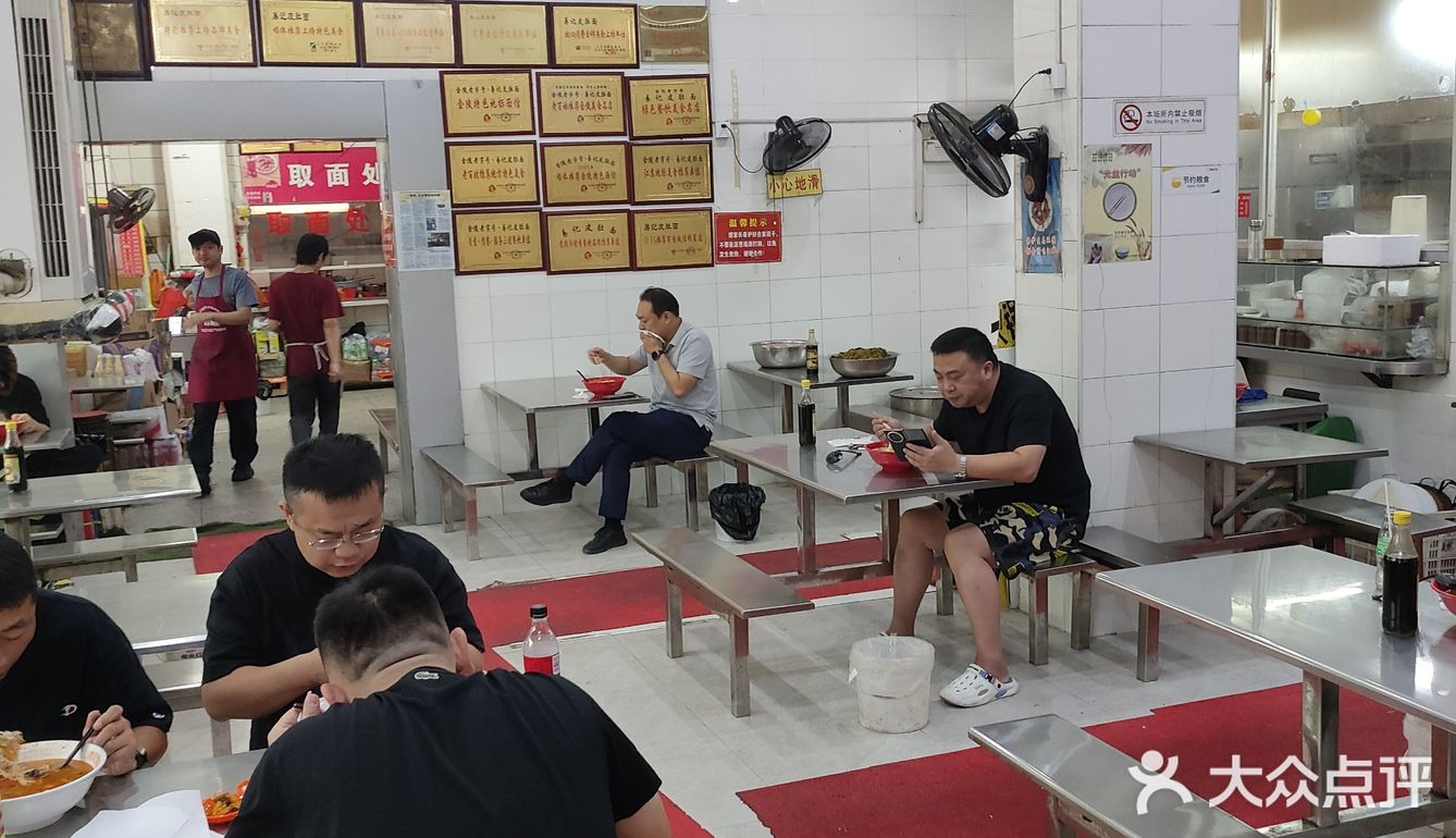 宇宙中心服务好的面馆