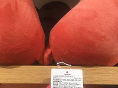 -名创优品(北京新中关购物中心地铁层店)
