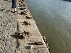 -多瑙河畔鞋履雕塑