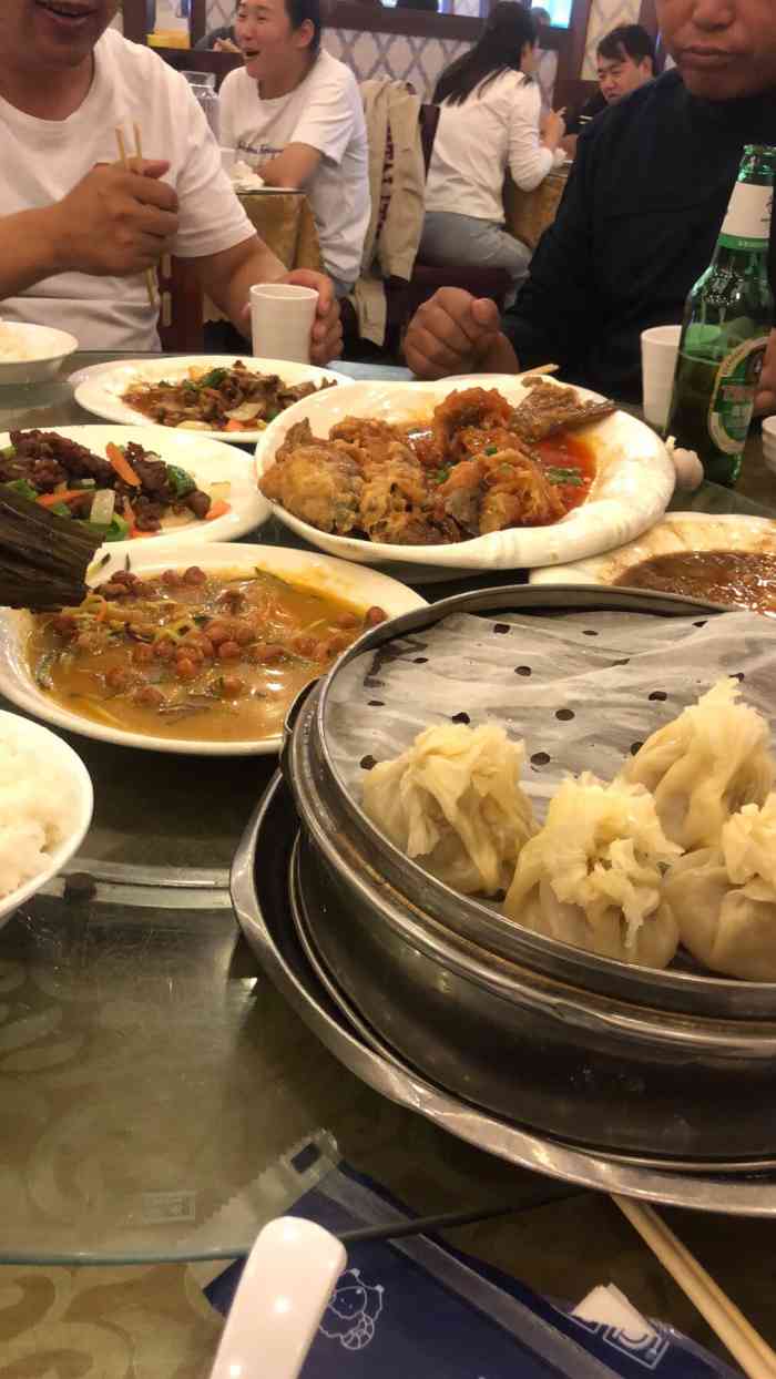 一起吃饭的朋友里有回族人就选择了这家饭店,整体感觉非常不错.