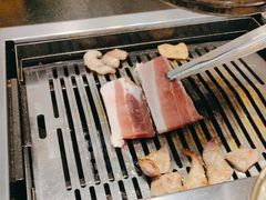 -臻牛烤肉