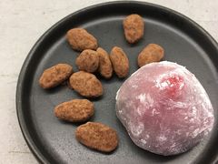 草莓糯米糍+杏仁巧克力-半山腰·云南菜(侨福芳草地店)