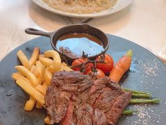 -La Mer Restaurant & Lounge