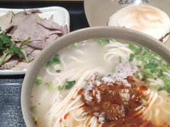 -亮亮面馆(经六路店)