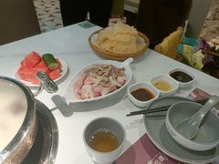 -洪氏嗨捞·广东猪肚鸡·椰子鸡火锅(西咸万象城店)