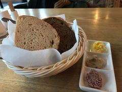 自制面包-普兰达德国餐厅·德式脆皮烤猪肘·自酿啤酒(观唐店)