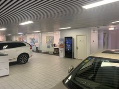 -杭州中沃沃尔沃4S店(滨江区店)