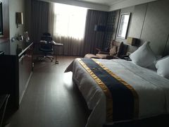 -武汉光谷广场杨家湾地铁站怡程酒店