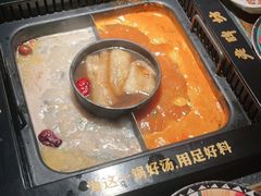 -老牌坊云南鱼豆花火锅(哈西万达店)