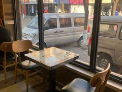 靠窗位-吴忠马氏燕子麻辣烫凉皮(居安巷店)