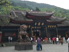 -峨眉山报国寺