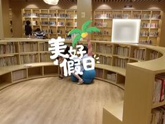 -漕河泾街道图书馆(漕河泾社区文化活动中心店)