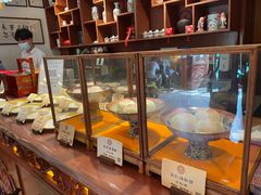 面包甜点陈列柜-富华斋饽饽铺·宫廷糕点·伴手礼(护国新天地店)