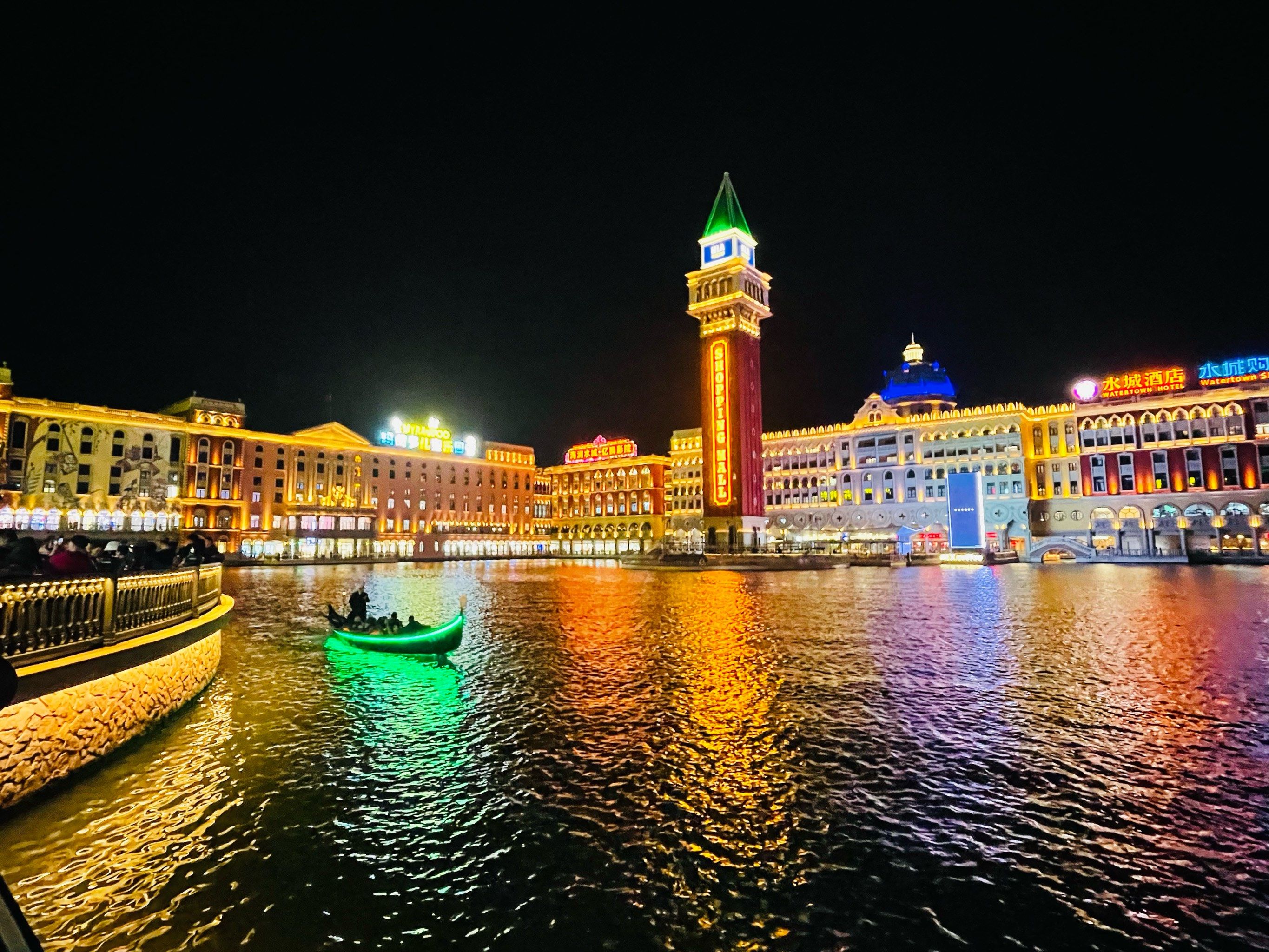 海上威尼斯,晚上的夜景美轮美奂,晚上7点还有音乐喷泉