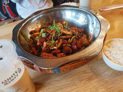 -愉肴麻辣香锅(中山路店)