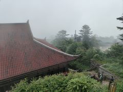 -峨眉山报国寺