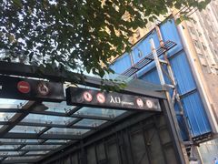 -万达广场菱角湖店-地面停车场