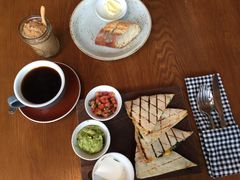 -ROAST coffee & eatery