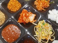 九宫格小菜-烤路里·韩国品质自助烤肉(石路天虹4号店)