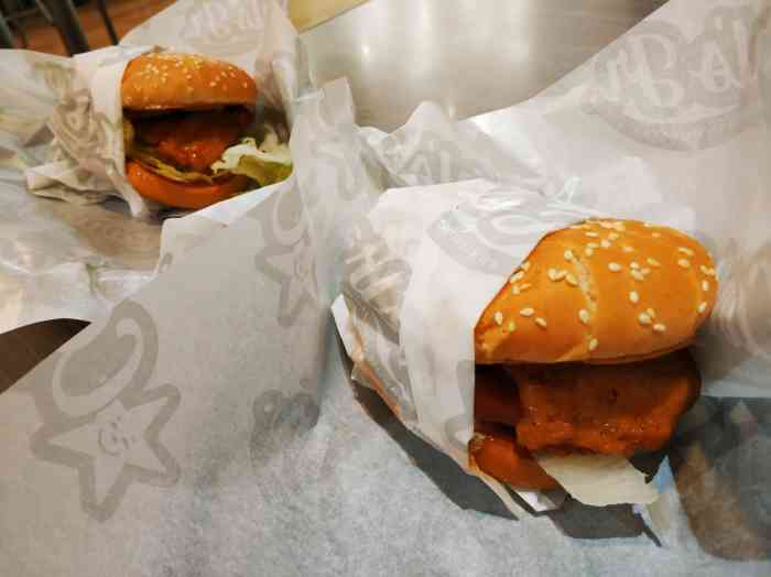 卡乐星(上海太平洋百货店)-"什么土味黑暗网绿汉堡.卡乐星是被逼的走.