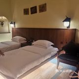 温泉项目：老少皆宜，露天温泉，有红酒浴