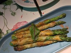 香煎芦笋楠肉卷-蜜桃花开·中西融合菜E&W(南长街店)