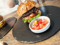 -HIGH FIVE哈福手工汉堡(桂林路店)