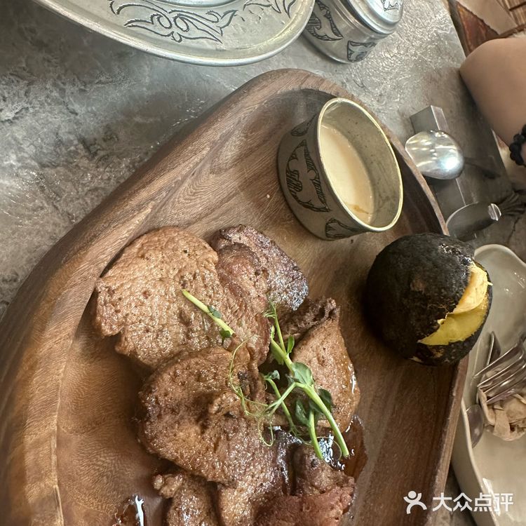 翻遍猫途鹰和大众在酒店边上找到这家神仙餐厅
