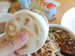 -西安大雁塔科技大学地铁站亚朵酒店