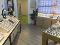 -天空之镜眼镜店蔡司依视路配镜授权零售店(望京颐堤港店)