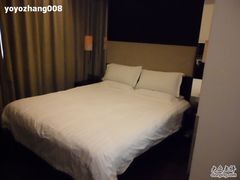 高级大床房-桔子酒店(南京新街口张府园地铁站店)