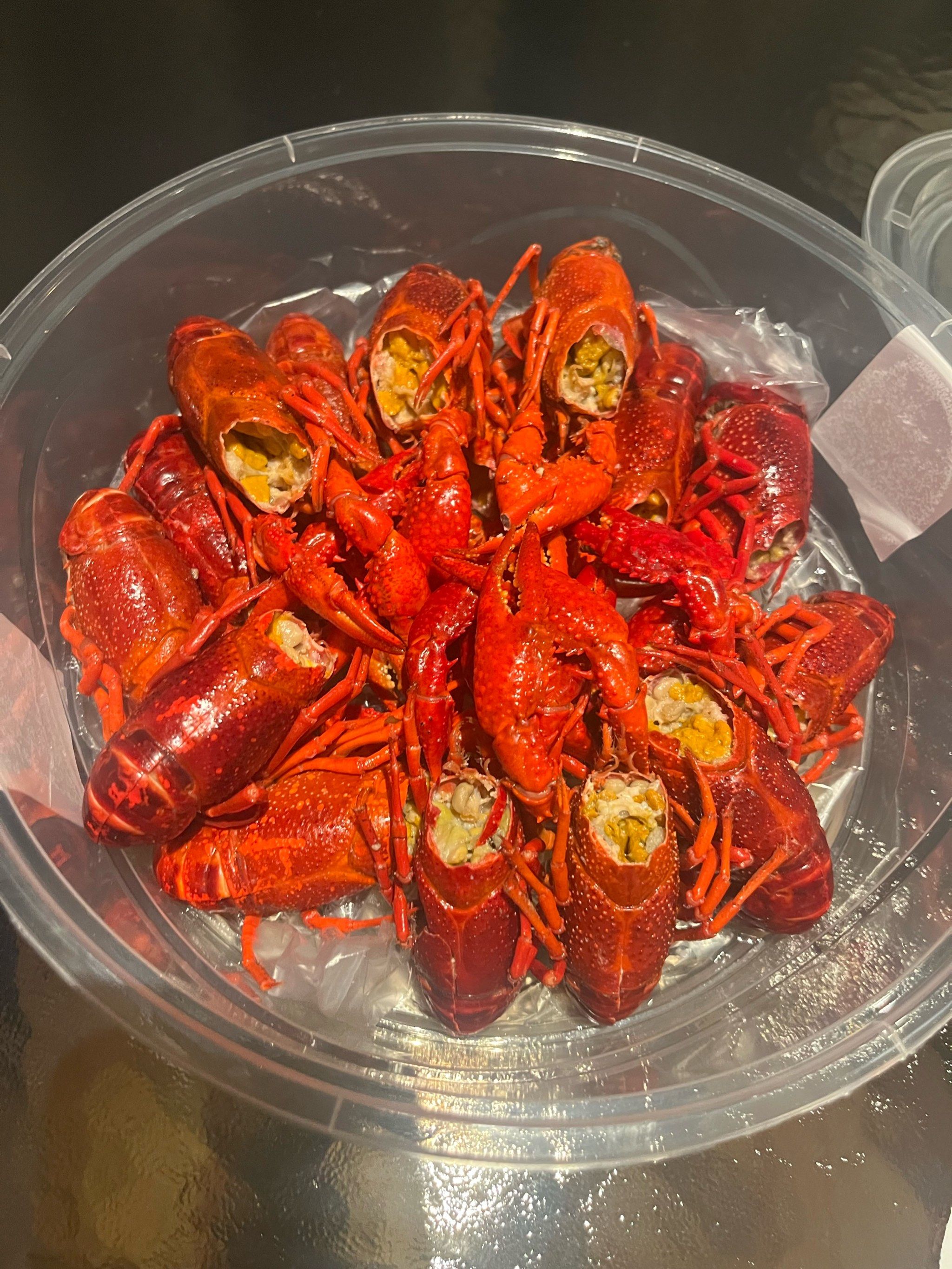 冰镇小龙虾 🦞闺蜜的最爱,每次来都必拔草,吃完还要再打包带走曳葺