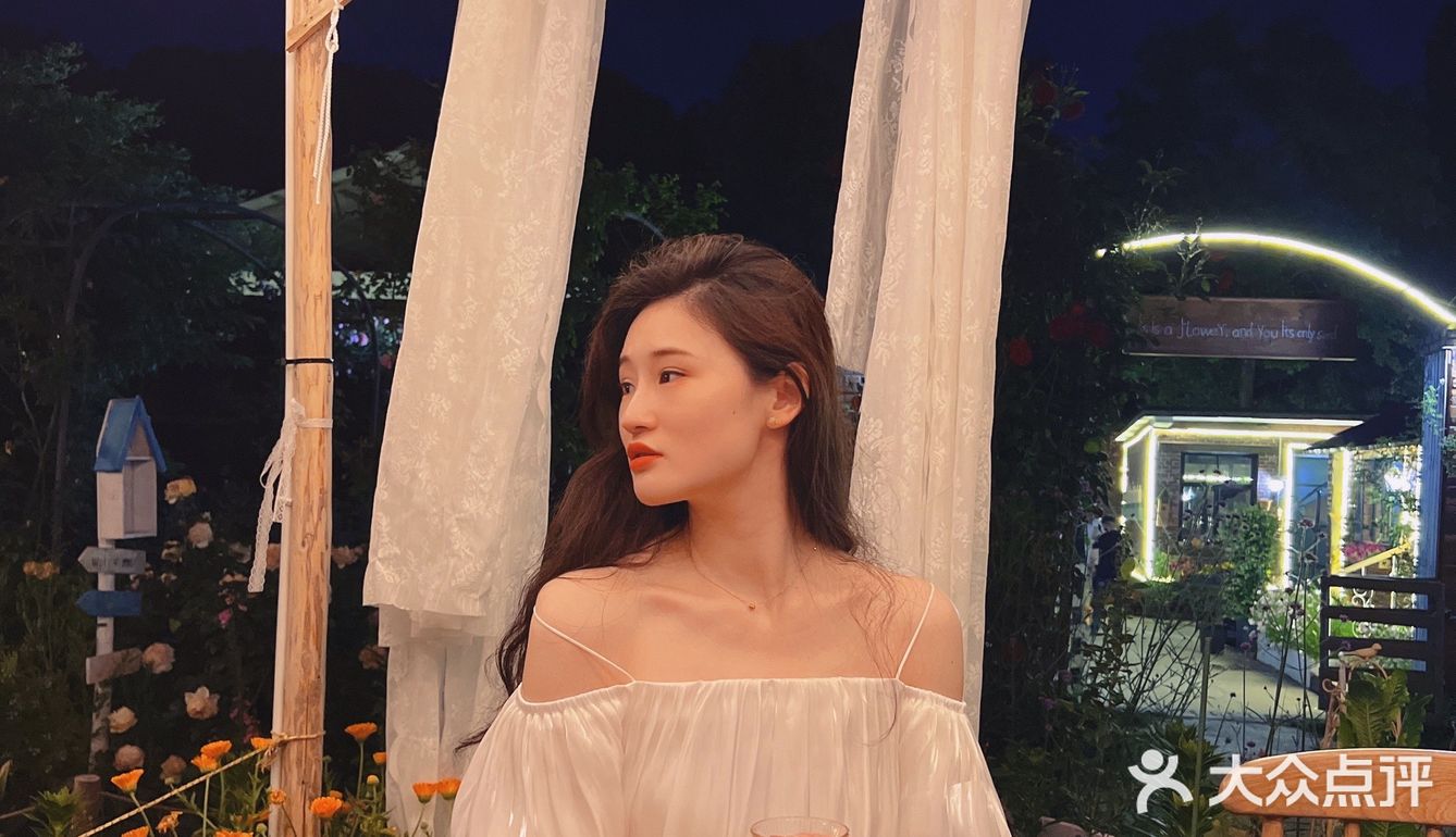 晚风悠然、跌入了花的时间。