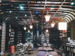 -钟书阁(松江泰晤士小镇店)