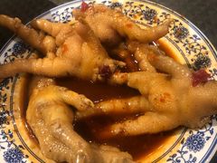 -爆炸头阿姨小四川正宗川味小吃(无任何分店)