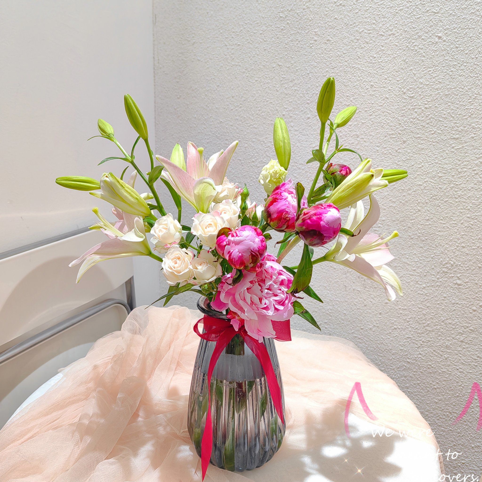 芍药季的家庭瓶插花