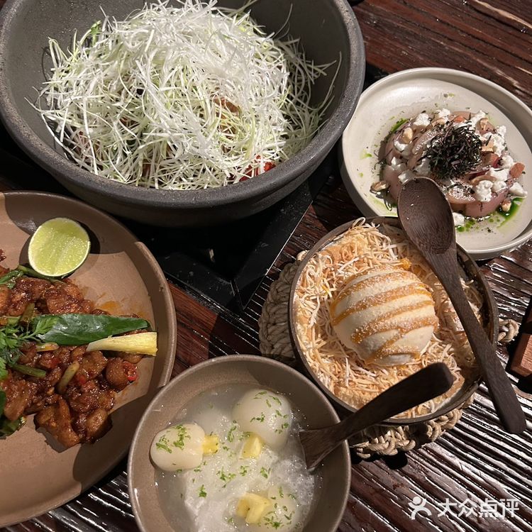 终于吃到野果的鲜荔枝凤梨冰了！！