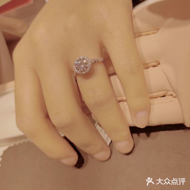 我的订婚戒指哦💍360完美的视觉效果