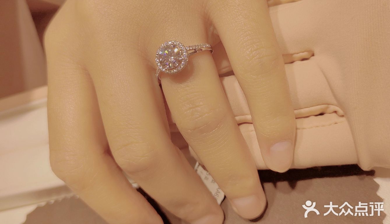 我的订婚戒指哦💍360完美的视觉效果