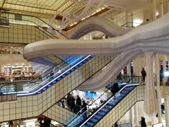 -乐蓬马歇百货公司(Rive Gauche)