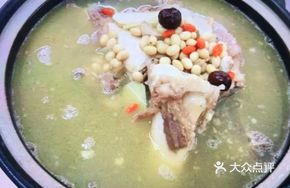 Health-Preserving Beef Bone Soup with Yellow Beans